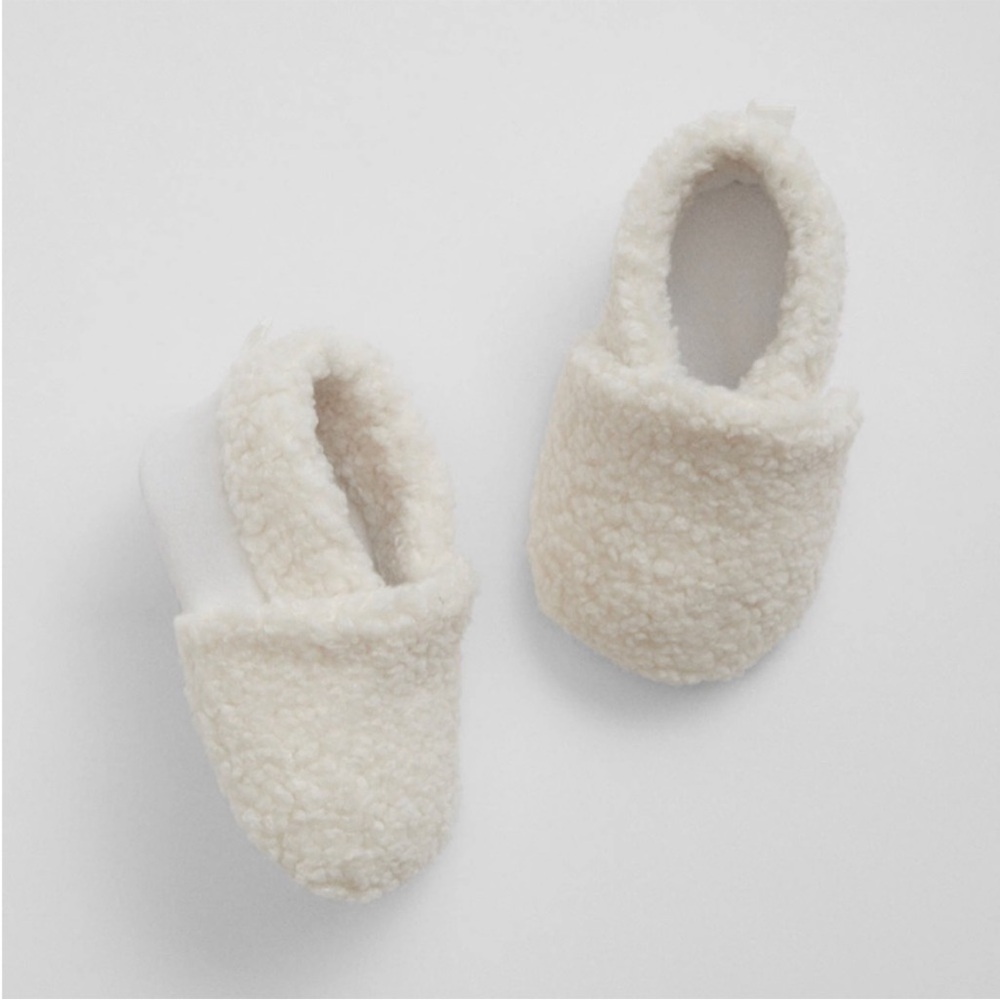 Gap Baby Sherpa Booties